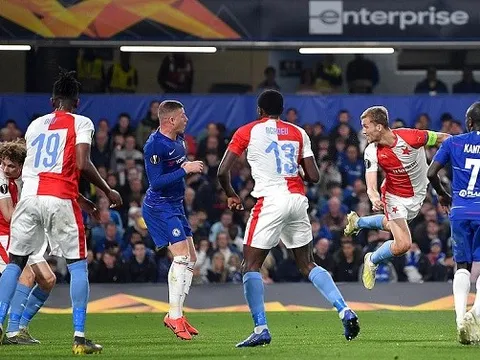 May mắn mỉm cười, Arsenal nhọc nhằn tiến vào vòng 4 FA Cup