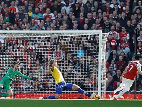 Salah dùng lời tương tự HLV Man Utd để nói với Klopp sau trận thắng Spurs