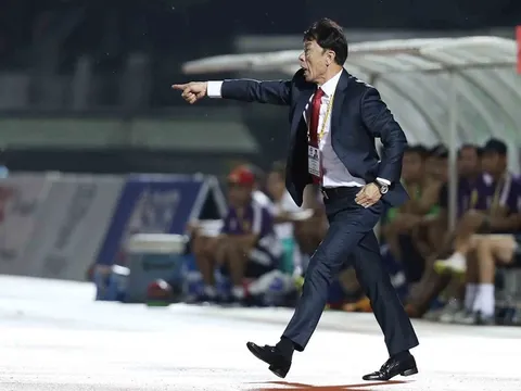 Lỡ cơ hội bỏ xa Hà Nội FC trên đỉnh, bạn thân thầy Park nói gì?