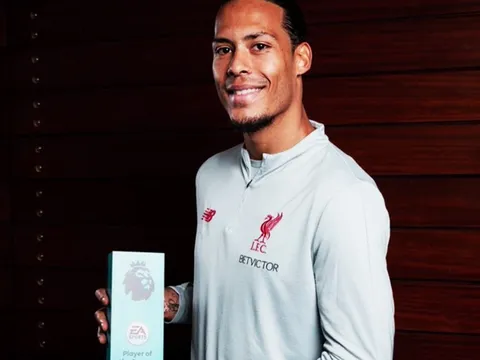 CHÍNH THỨC: Van Dijk được Premier League vinh danh trước thời khắc lịch sử