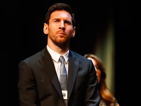 XONG! Messi nhận giải thưởng đầu tiên mùa này