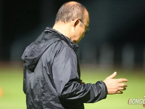 HLV Park Hang-seo có hành động lạ; Xuân Trường tự tin trước trận gặp Thái Lan