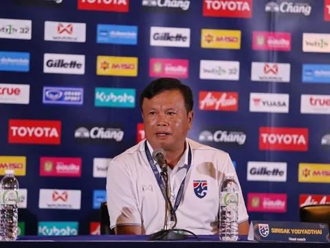 HLV Sirisak: “Thầy Park giỏi nhưng chúng tôi sẽ giành chiến thắng trước Việt Nam”
