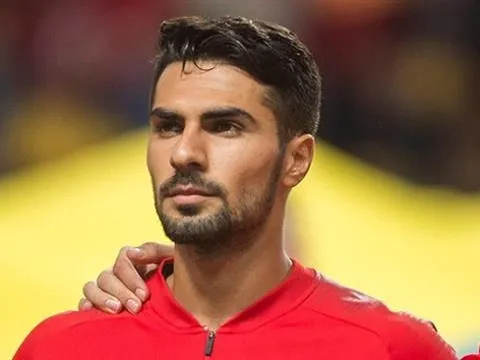 Nâng cấp cánh phải, West Ham tranh mục tiêu của Jose Mourinho