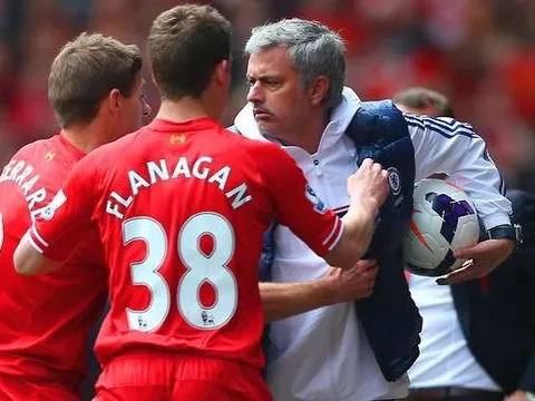 Mourinho và cuộc phỏng vấn kinh điển sau trận Liverpool 0-2 Chelsea