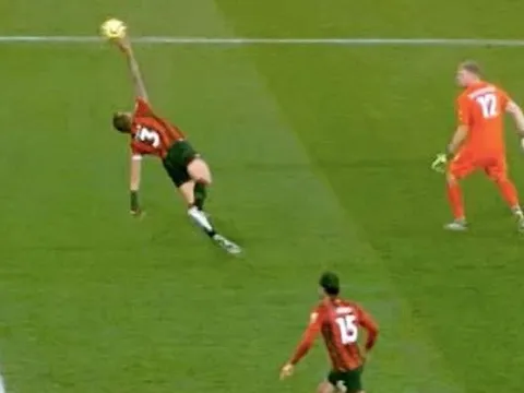Đây là pha "cản phá" hy hữu nhất lịch sử Premier League?