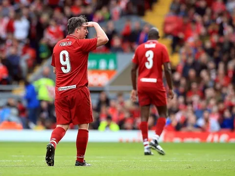 Top 4 xa dần, dàn sao Man Utd mặt mày ủ rũ đến sân tập Carrington