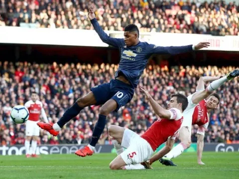 Trọng tài "bẻ còi", Lampard và học trò ngày càng xa rời tấm vé dự Premier League
