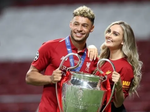 Không thi đấu một phút nào, tại sao Chamberlain vẫn được nhận huy chương?