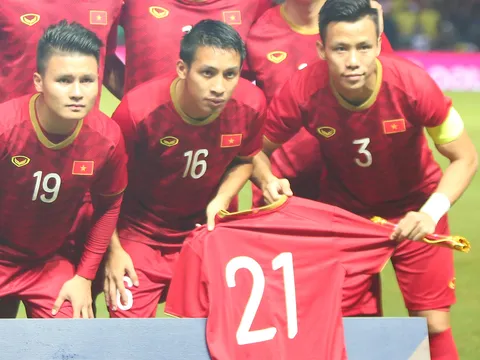 ĐT Việt Nam tri ân Đình Trọng trên đất Thái