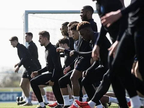 Trụ cột chấn thương, Solskjaer nhờ cậy 2 'thần đồng'