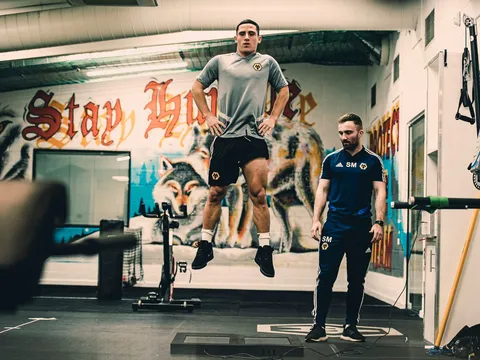 Wolves đón người Bồ thứ 8, 'nạn nhân' siêu tí hon của Fernandes