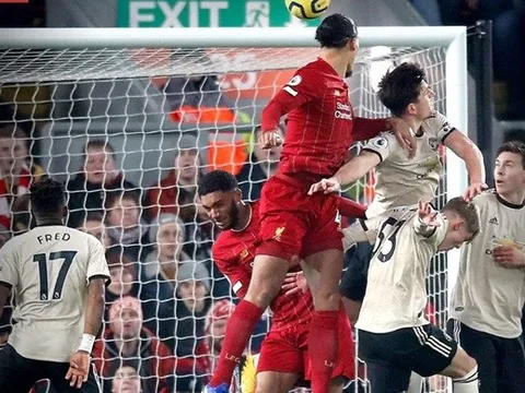 Luke Shaw: 'Van Dijk là một gã khổng lồ..."