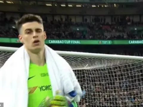 SỐC! Phát hiện thái độ khó tin của Kepa sau khi "vô lễ" với Sarri