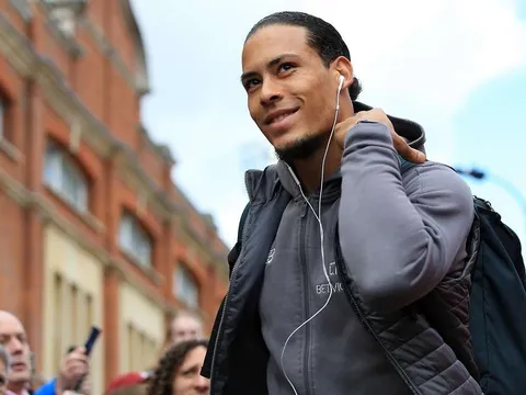 Van Dijk: 'Vị trí hậu vệ xuất sắc nhất thế giới không thuộc về ai cả'