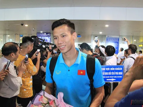 Đội tuyển Việt Nam chính thức về nước trong vòng tay người hâm mộ nước nhà