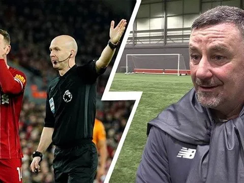 Trọng tài đến từ Manchester bị huyền thoại Liverpool chỉ trích kịch liệt