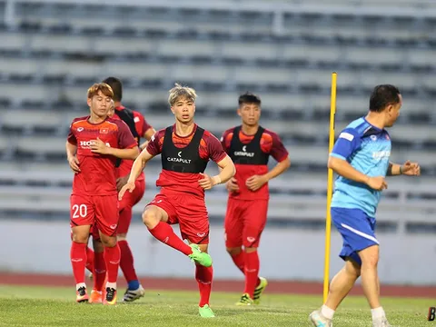 Quên đi Incheon United, Công Phượng cháy hết mình trên sân tập cùng ĐT Việt Nam