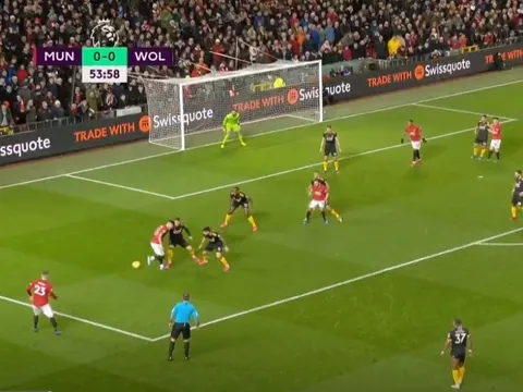 "Nghệ sỹ" Pereira gây lú lẫn cho tất cả bằng pha đánh gót ngớ ngẩn