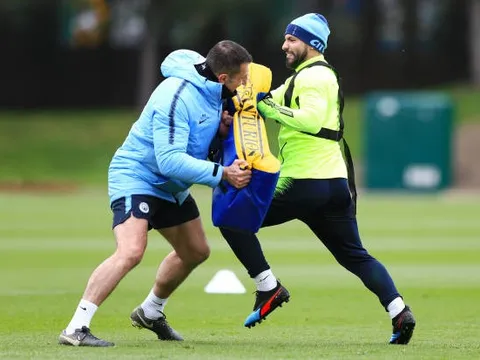 Aguero tập "gồng gánh", quyết tâm ẵm "Chiếc giày vàng"
