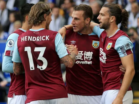 Ai là sát thủ trên không tại Premier League?