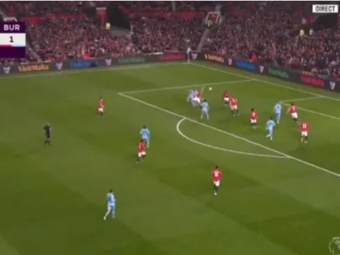 Ai mắc lỗi lớn nhất trong bàn thua đầu tiên của Man Utd?