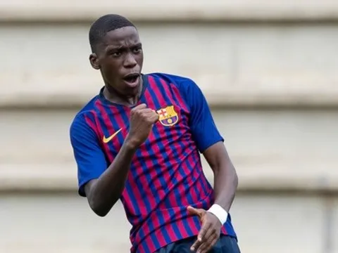 SỐC: Barca gửi nhầm đề nghị hợp đồng khó tin đến kình địch truyền kiếp