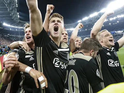 Cả giải Hà Lan đổi lịch thi đấu để phục vụ Ajax đá C1