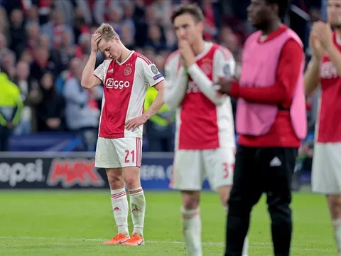 Ajax tự sát trước Tottenham vì thiếu kiên định