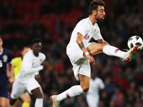 Man Utd nhập cuộc, muốn cướp "Fernandinho 2.0" của Pep về thay Matic