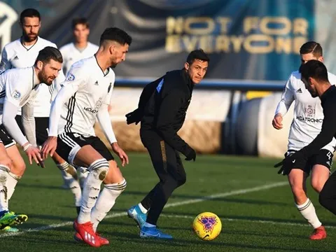 Alexis Sanchez trở lại, Lukaku và Martinez 'quấn quýt' trên sân tập