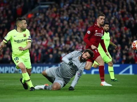 'Alisson đã thực hiện 4 đến 5 pha cứu thua dù phải chịu áp lực'