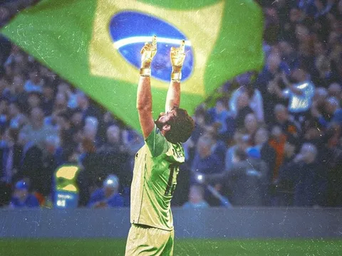 Sau 9 năm, Alisson làm được điều Schmeichel, Cech, Neuer không thể làm