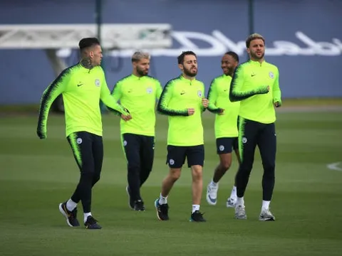'Ăn gian', Ederson cũng đành bất lực trước 'VĐV điền kinh' của Man City