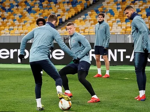 Cái lạnh không làm dàn sao Chelsea run sợ trên đất Nga