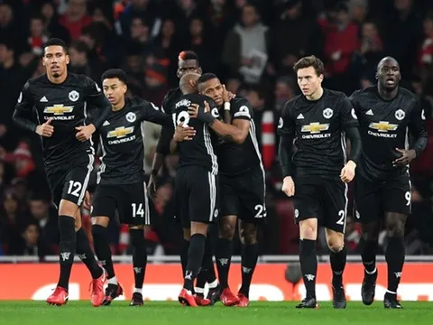 Rời Man Utd 1 mùa, 'chú ong thợ' ký hợp đồng mới quá sốc