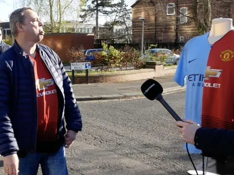Áo dành cho "fan Man City lâu năm" của Man Utd bị tẩy chay
