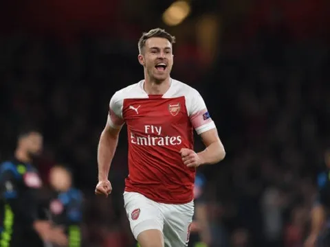 Áp đảo trước Napoli, Arsenal đặt một chân vào bán kết Europa League