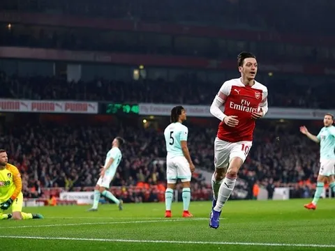 Arsenal đại thắng: Ngày nhạc trưởng mắt lồi trở lại