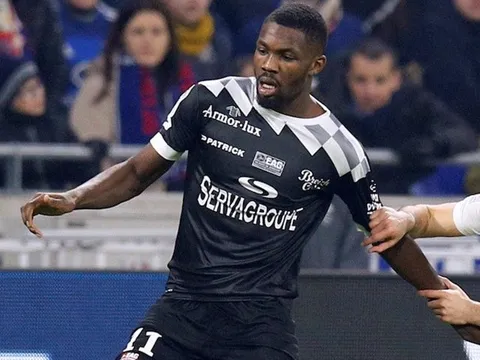 Arsenal, Dortmund đại chiến giành hậu bối của nhà vô địch World Cup