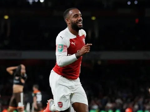 Fan Arsenal: "Đừng bán, đó là cầu thủ số 1 của chúng tôi"