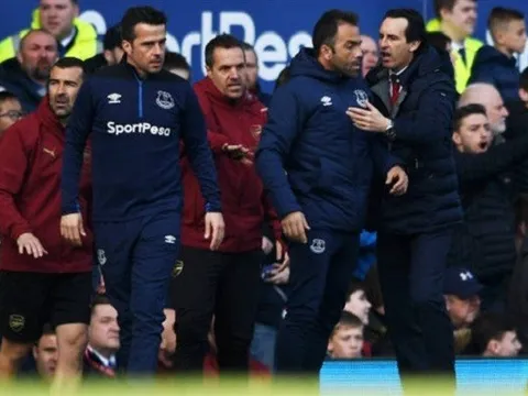 Arsenal thua trận, Emery sôi máu "hỏi thăm" đồng nghiệp bên kia chiến tuyến