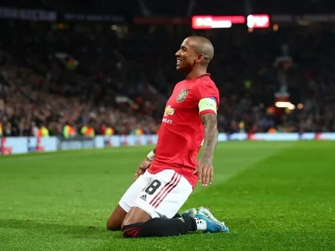 Giám đốc lên tiếng, tương lai Ashley Young rõ như ban ngày