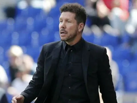 Atletico bại trận, HLV Simeone vẫn "đá xéo" Real và Zidane?