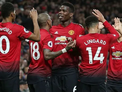 Berbatov: "Cậu ấy đang đạt đỉnh điểm phong độ, Man Utd vẫn chưa hết cơ hội vô địch"