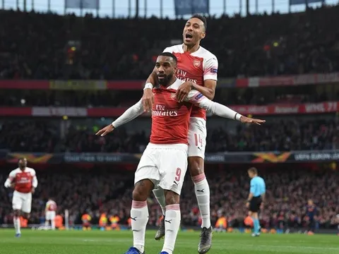 'Aubameyang đã lôi kéo hậu vệ và thủ môn về phía mình'