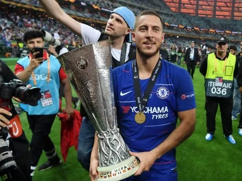 Azpilicueta gửi lời chúc đến Hazard, vô tình nói ra điểm đến của số 10