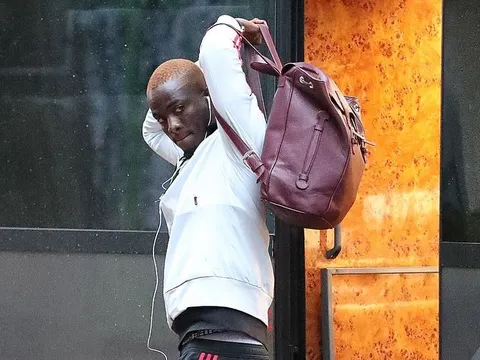 Bailly nhuộm tóc, Herrera lạ lẫm trước lần đụng độ Chelsea