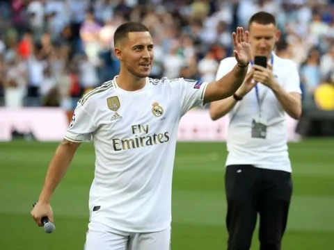 Bàng hoàng! Hazard nói đúng 1 câu với đồng đội Chelsea rồi bỏ đi lập tức