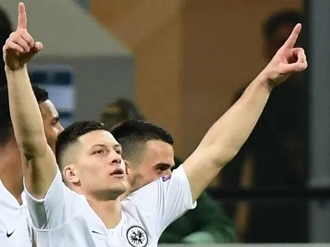 Barca khóa mục tiêu chuyển nhượng đầu tiên khi mùa giải kết thúc